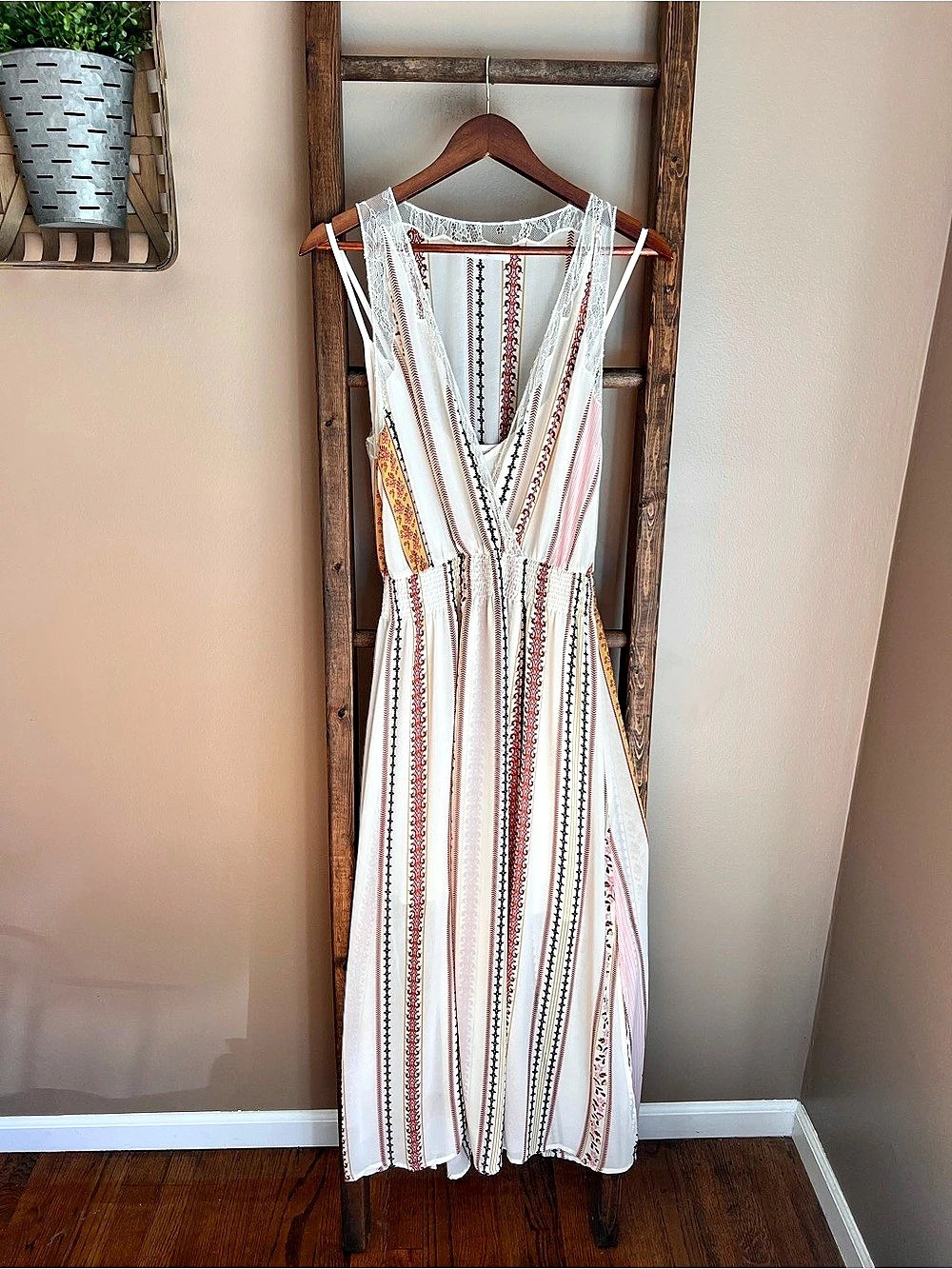 ASTR the Label Printed Lace Maxi Dress Size Medium